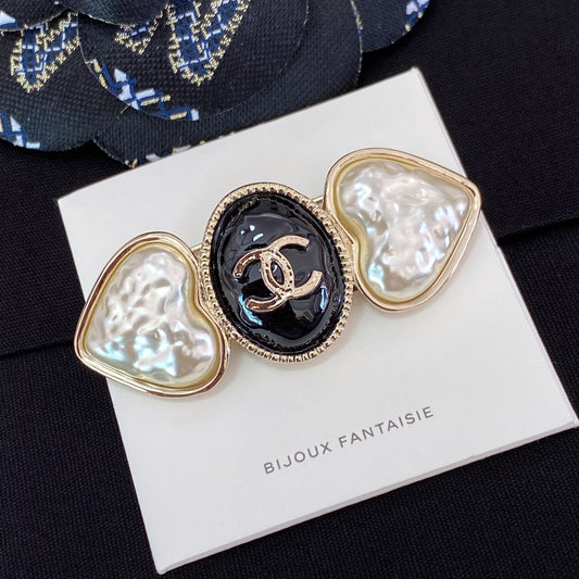 Chanel 胸針