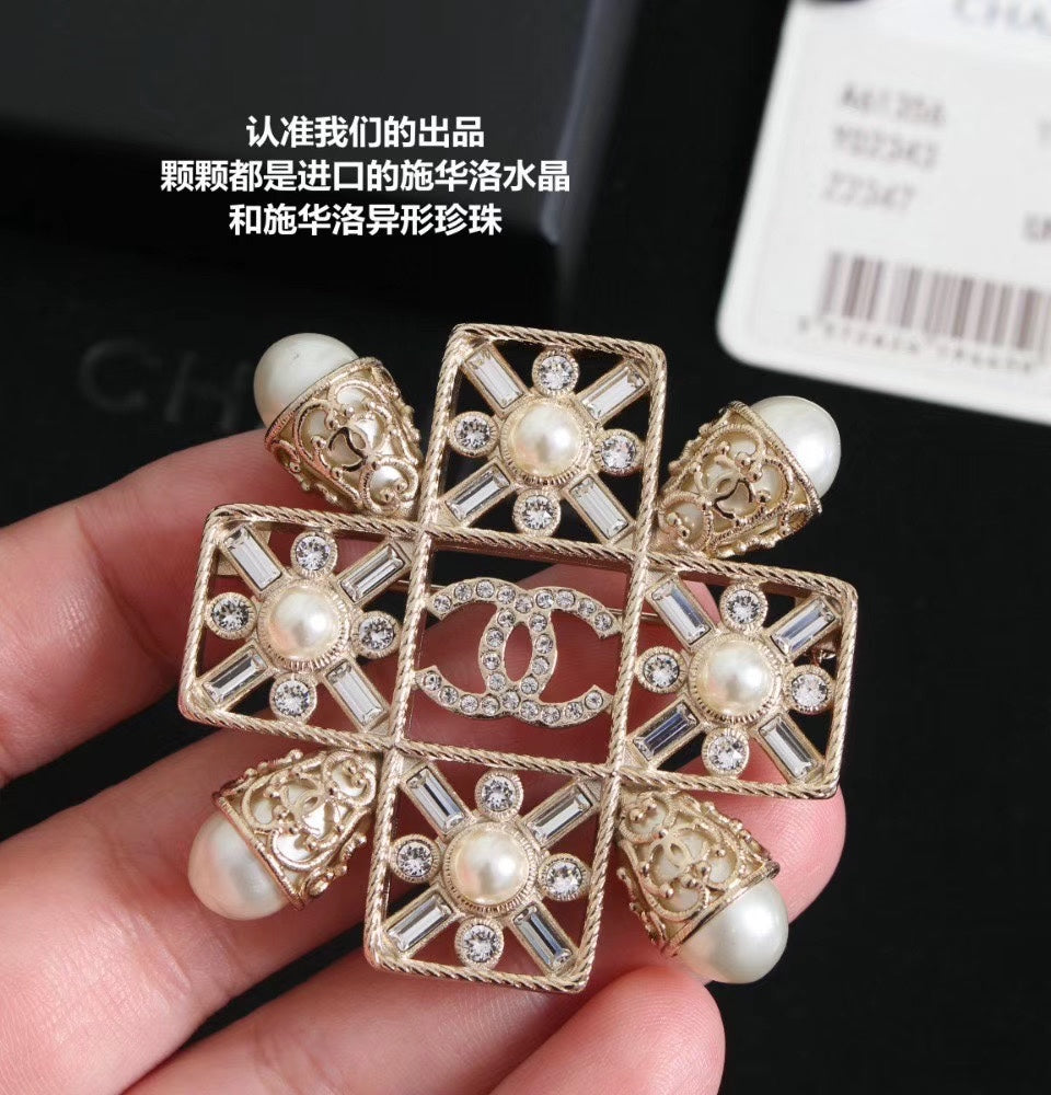 Chanel 胸針