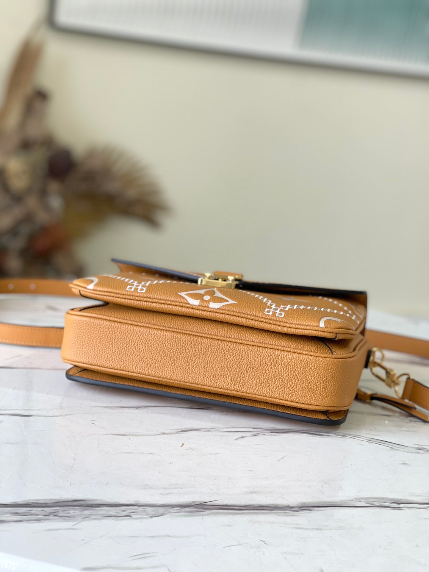 M46018 路L家-2022 春季系列 Pochette Métis 郵差包