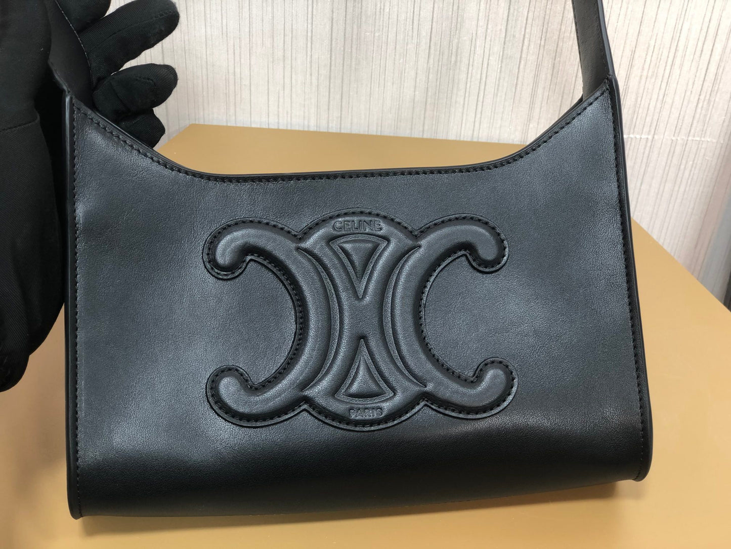 賽C家-22s春夏新品｜CUIR TRIOMPHE 光滑牛皮革肩背包