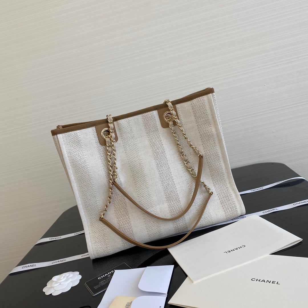 Chanel 中號米色條紋沙灘包