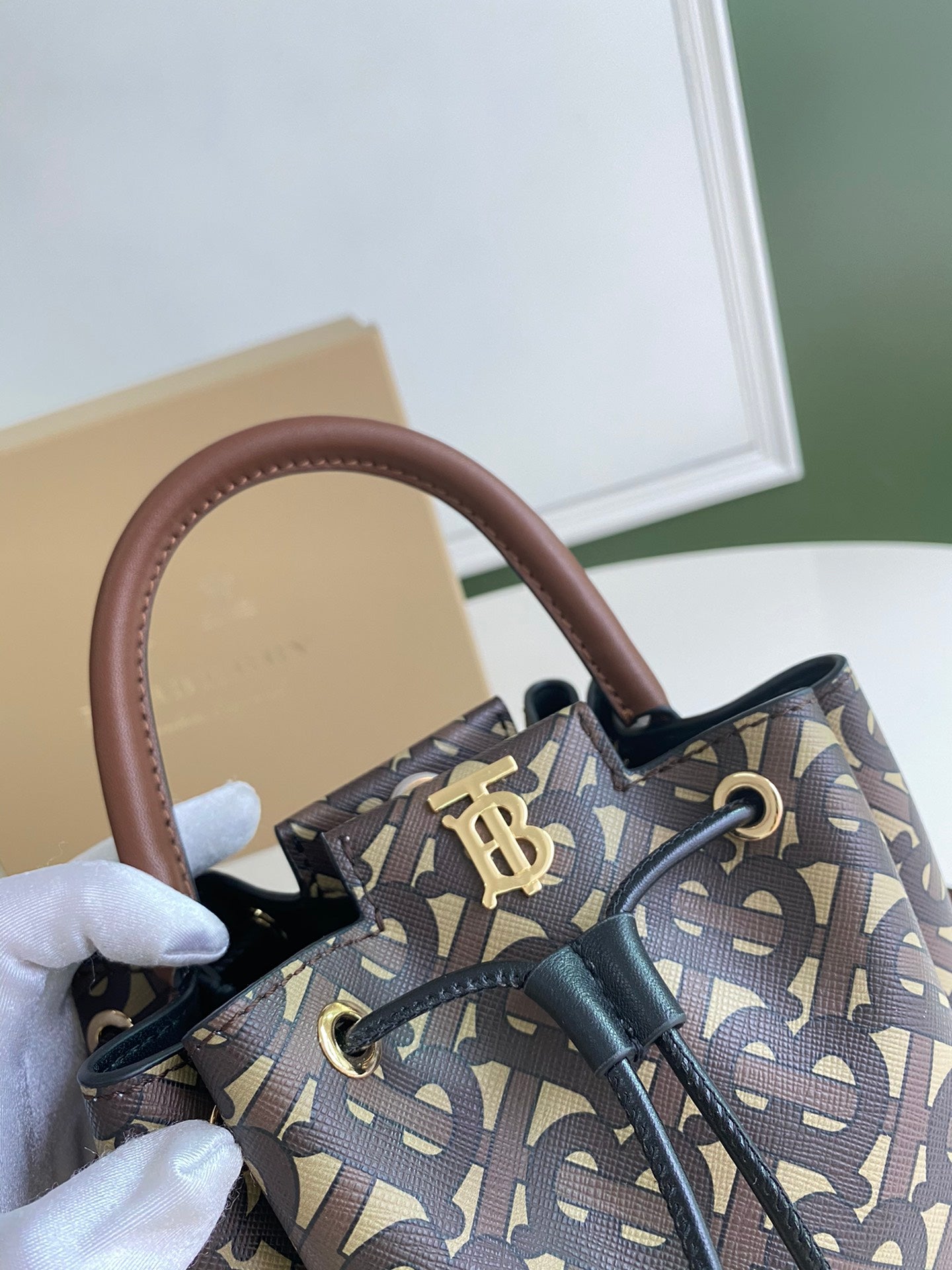 巴B家-意大利鞣製皮革 Thomas Bur 水桶包