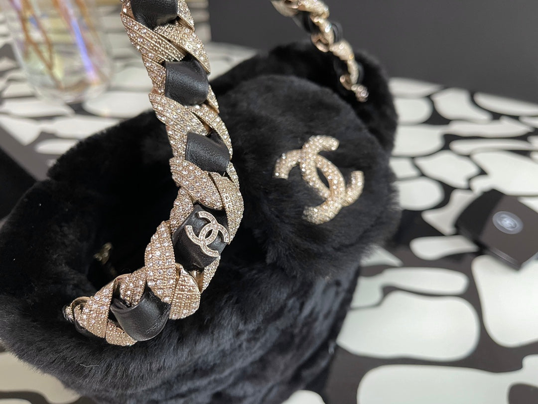 Chanel 剪羊毛鑽鏈包