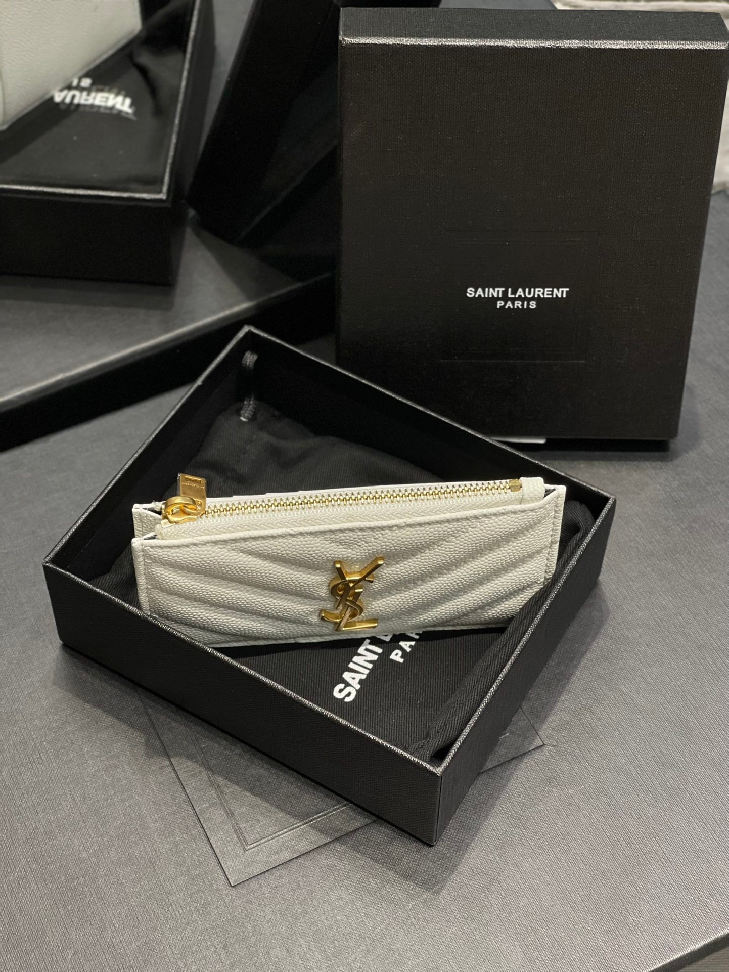 YSL 新品卡包_白色金扣