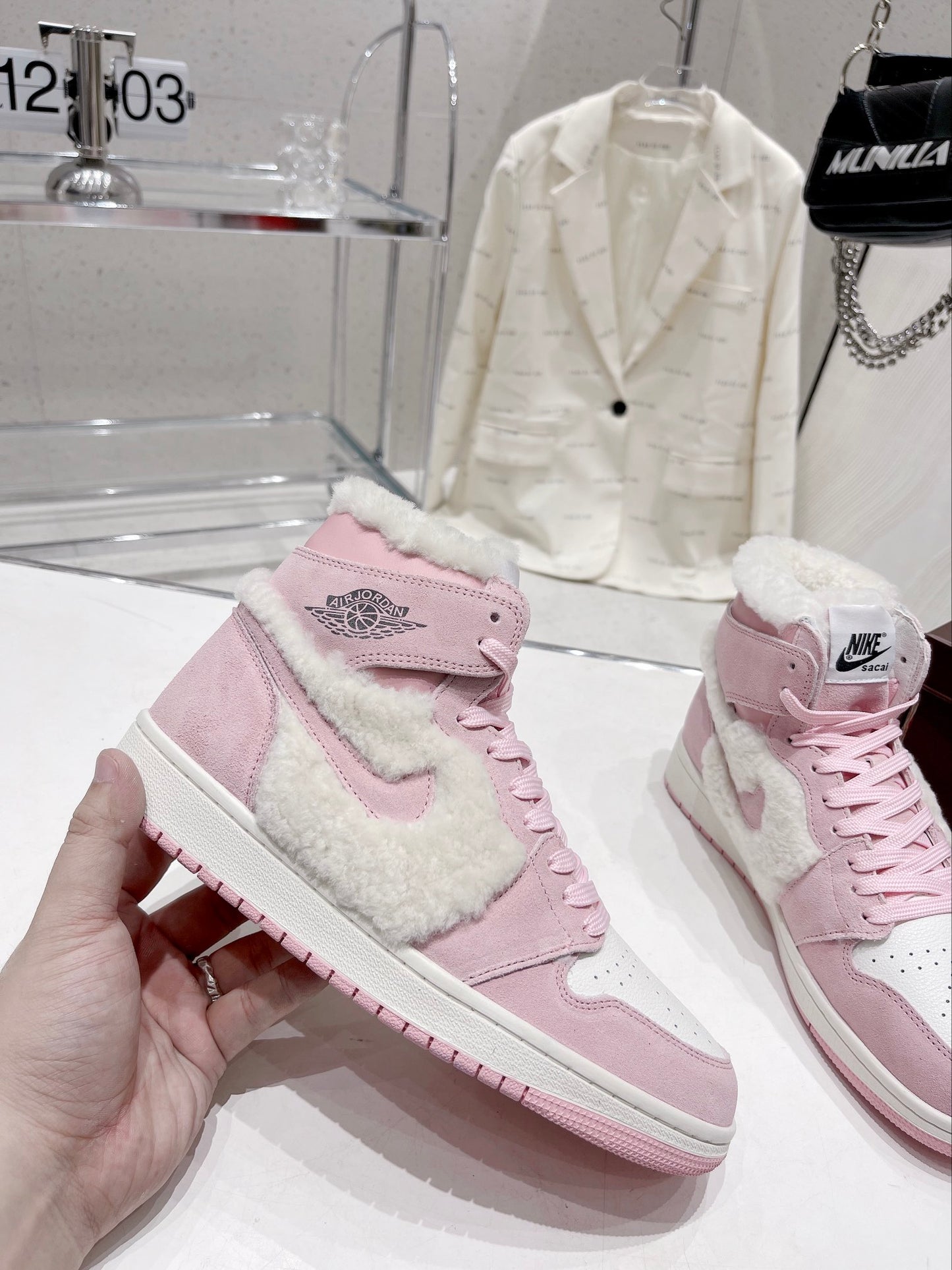 N1KE-WMNS Air Jordan 1 男女同款 毛毛款 粉色