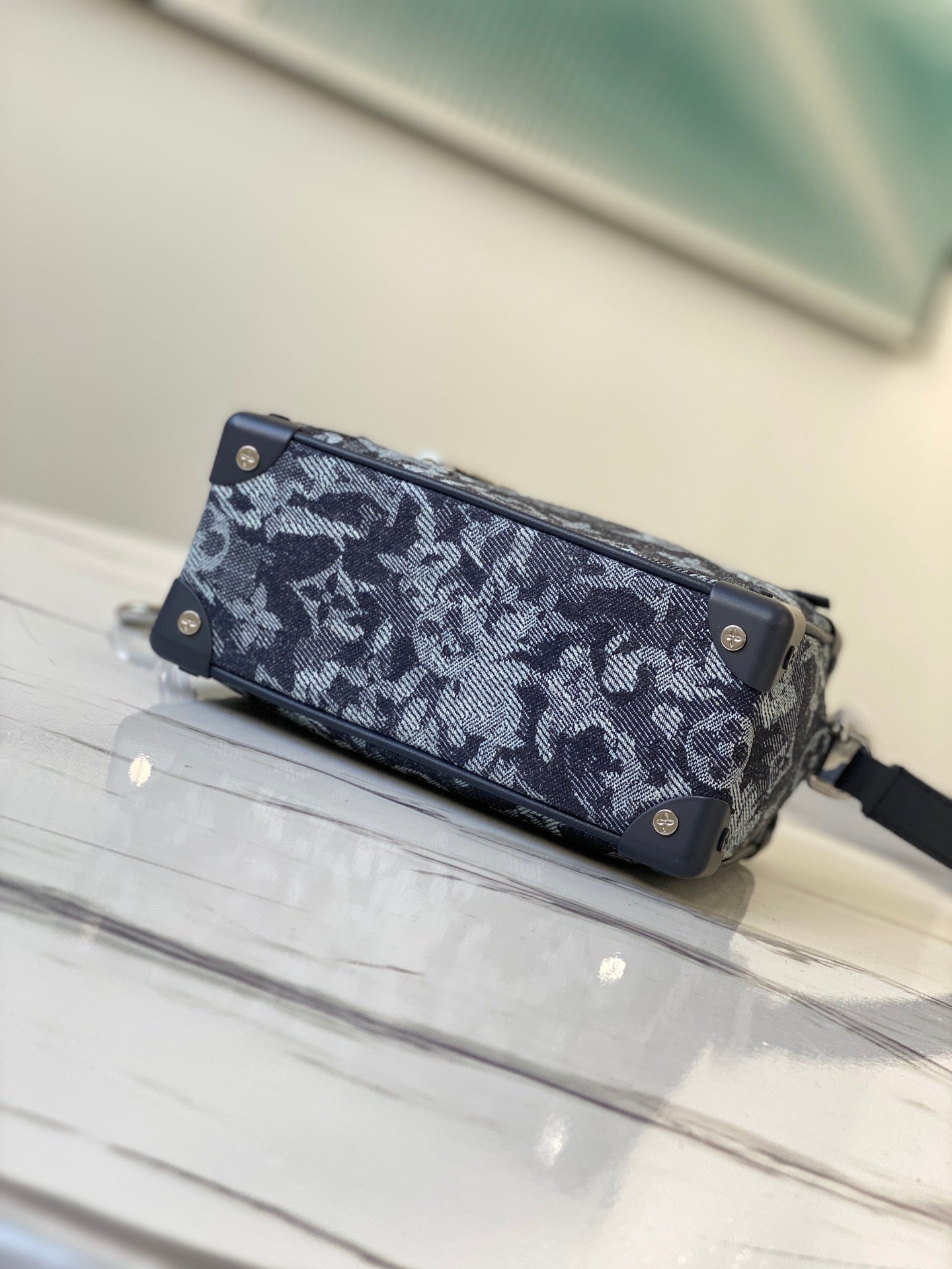 M80033 路L家-Mini Soft Trunk 鏈條包