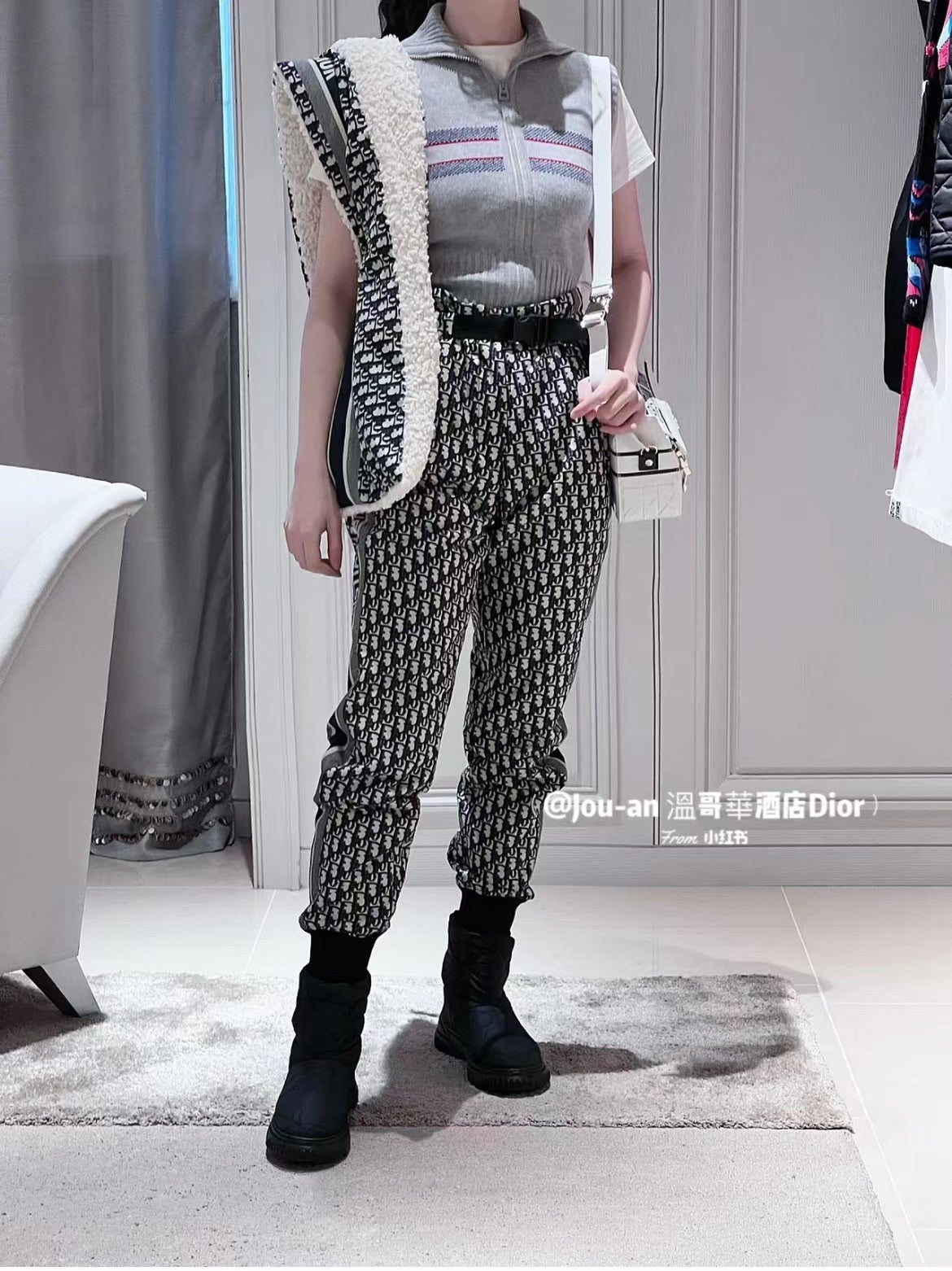 迪D家-22SS 羽絨羊毛短靴 上身圖