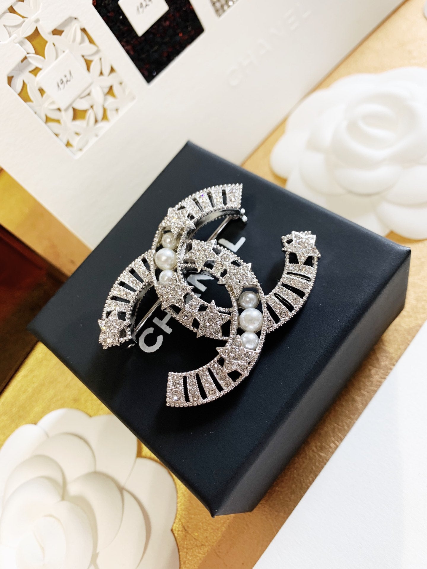 Chanel 胸針