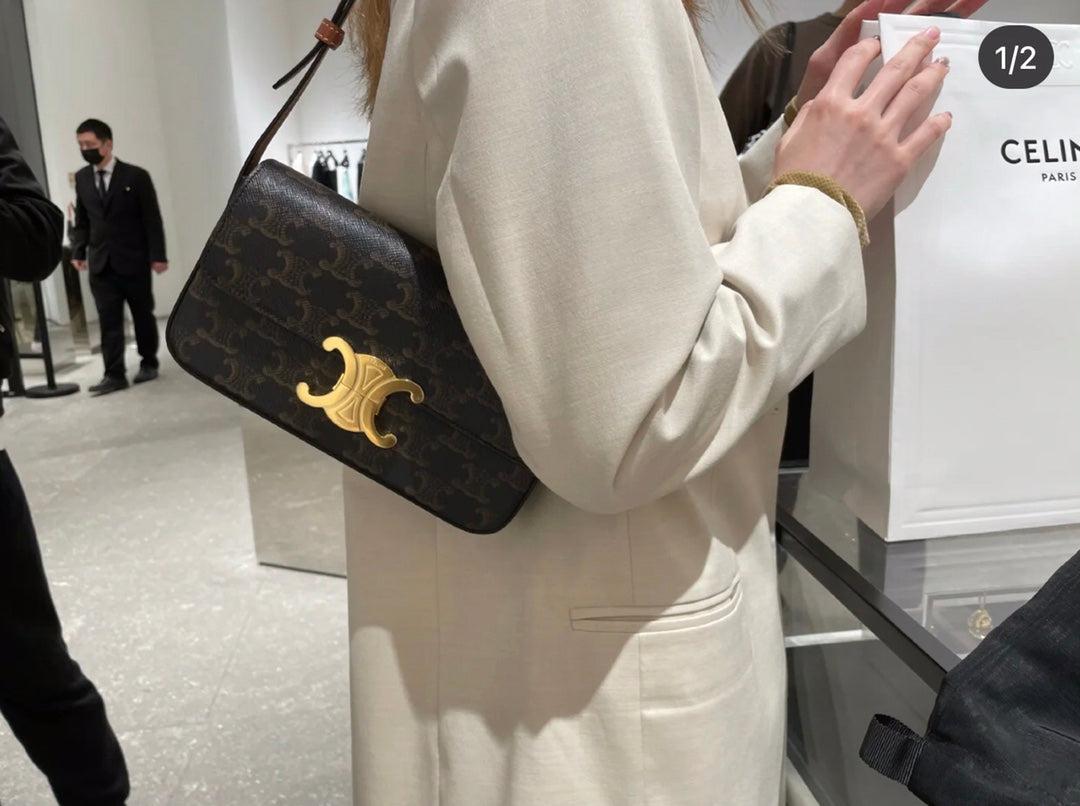 Celine Triomphe老花腋下包