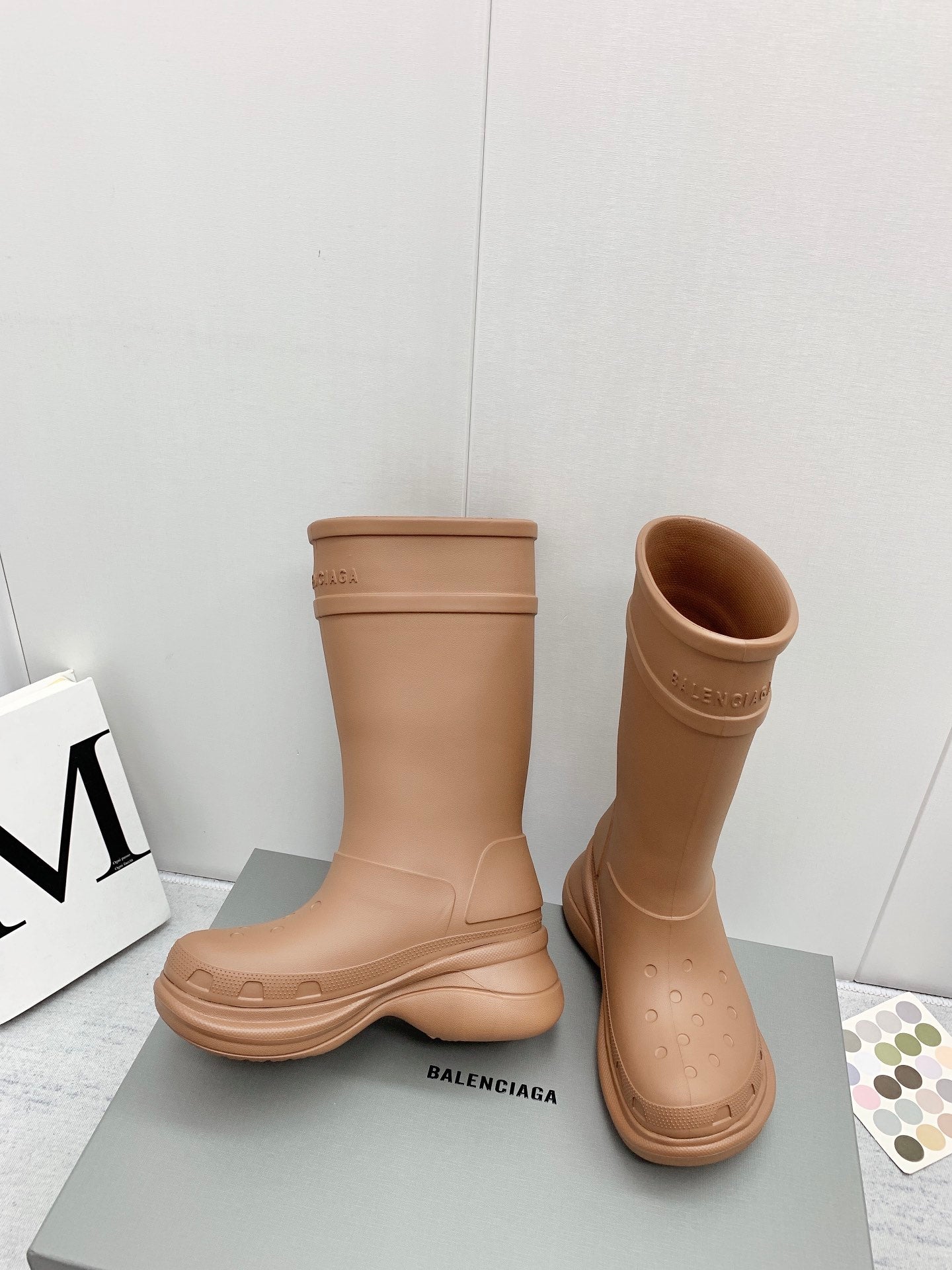 巴黎世-2022秋冬 x Crocs 防滑厚底雨靴 杏色