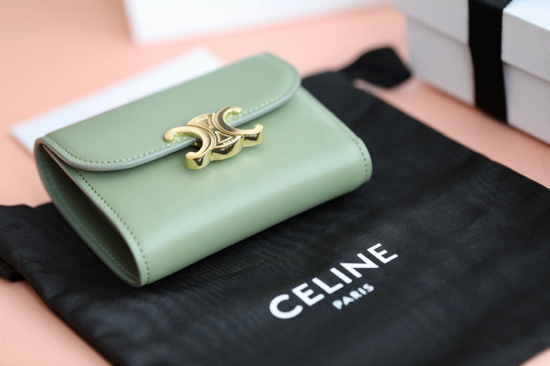 Celine TRIOMPHE 小號亮澤羊皮翻蓋錢包-牛油果綠