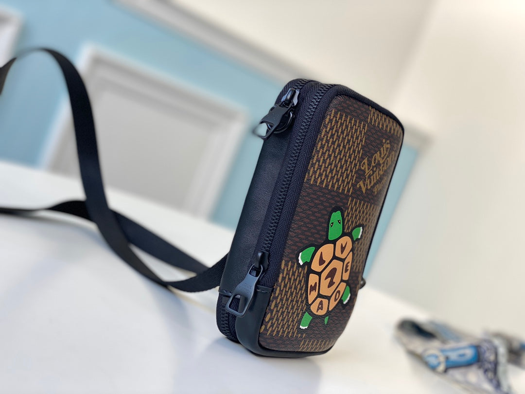 LV M69534 烏龜手機包