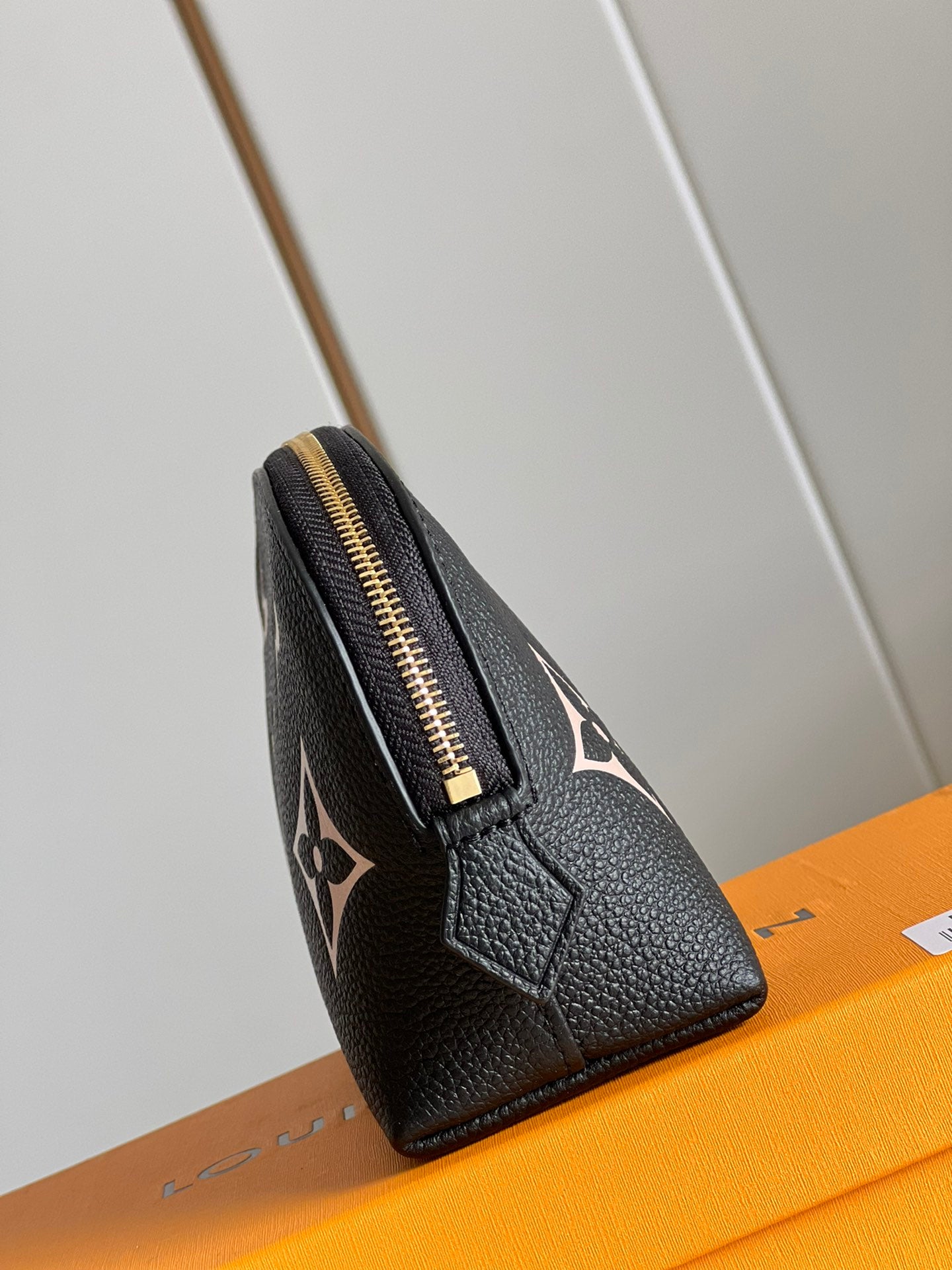 LV M59086 壓花絲印化妝包
