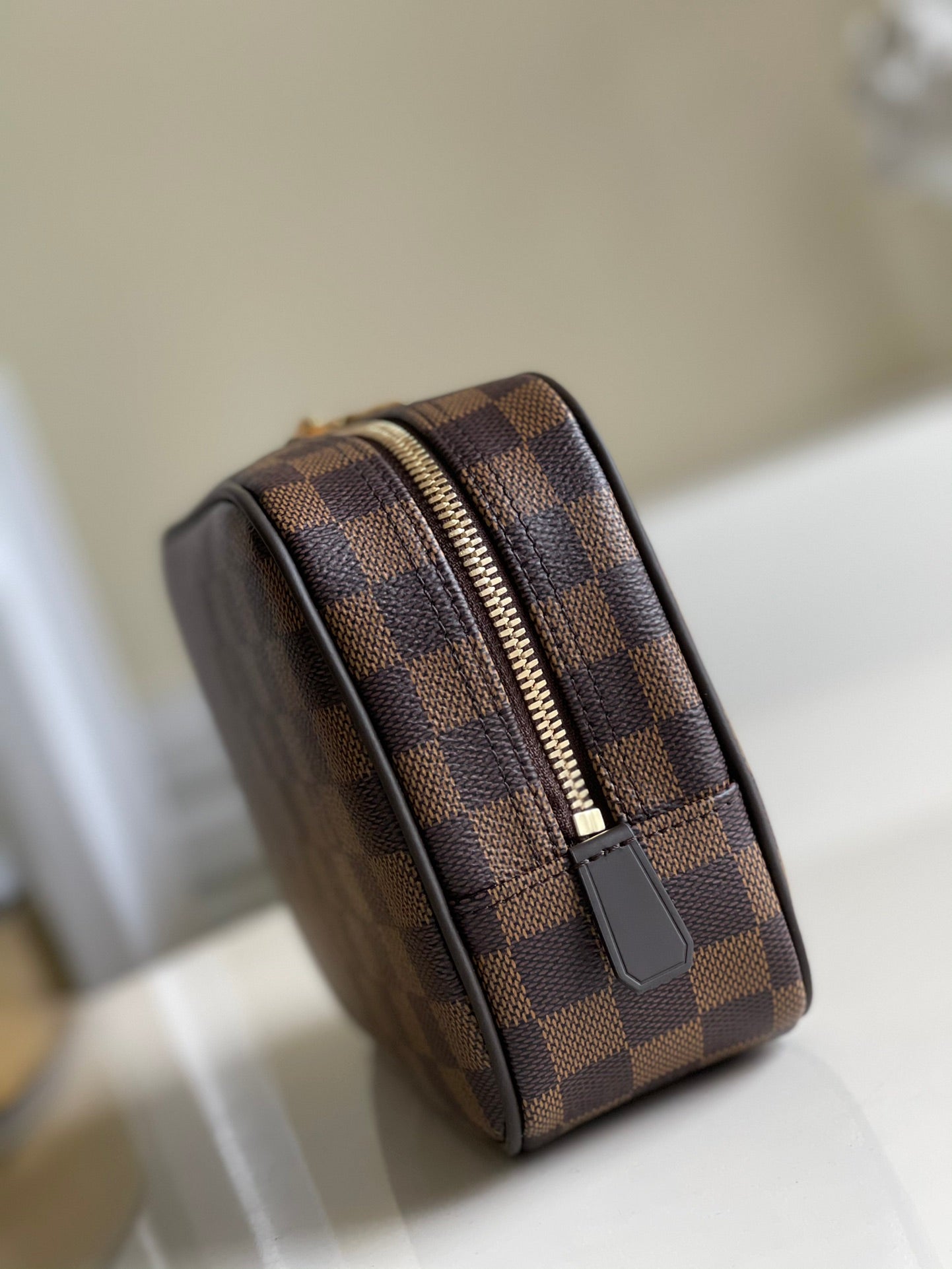 LV M43383 經典盥洗袋