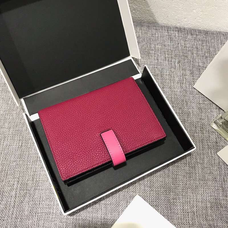 Loewe 對折中夾