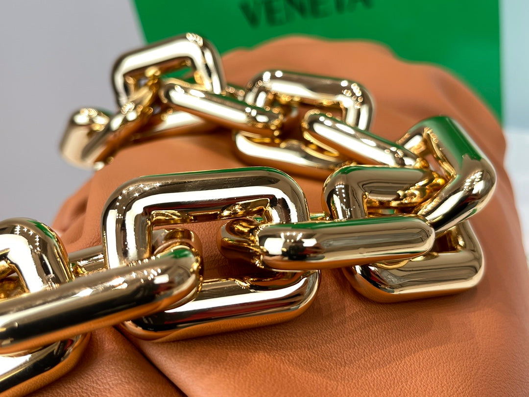 B編織- The Chain Pouch 鏈條云朵包 31x12x16cm