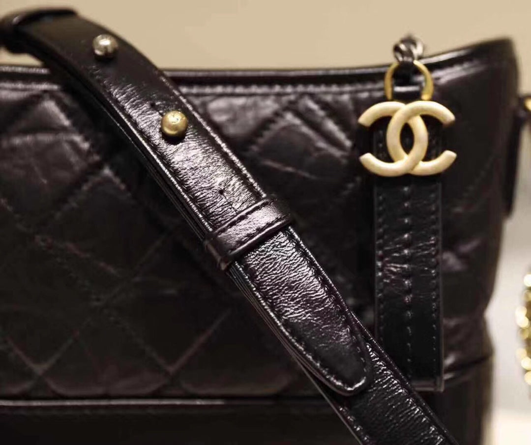 Chanel 小號流浪包-黑色菱格紋