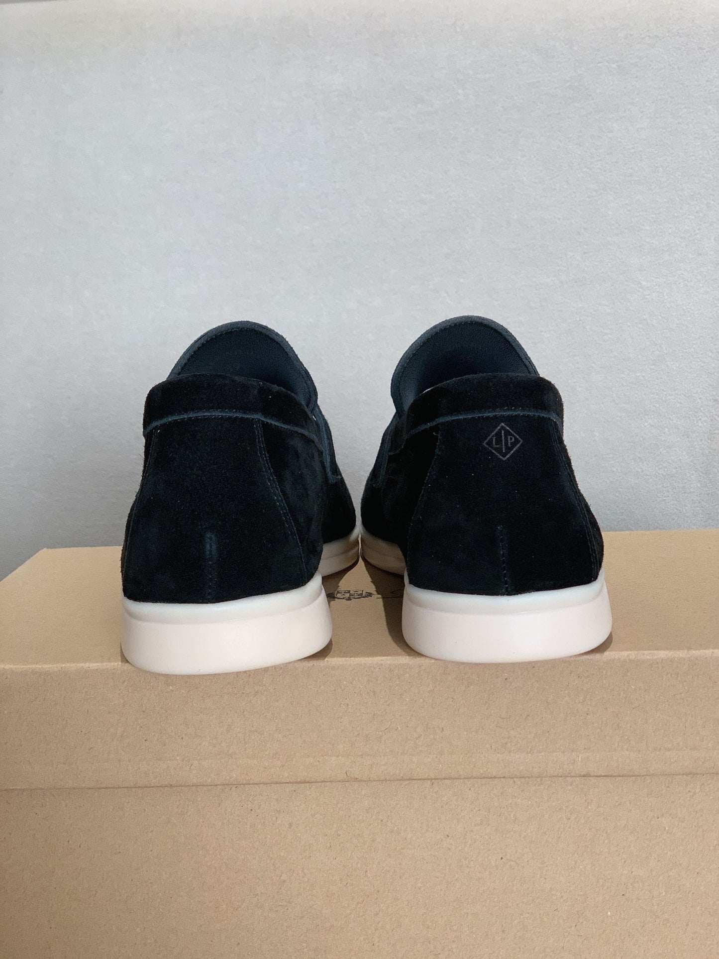 Loro p1ana-羊絨復古平底鞋 男款 黑色
