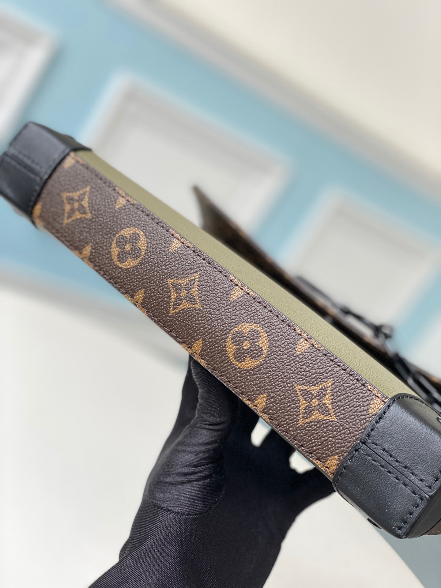 LV M30583 Pochette Voyage Steamer 手袋