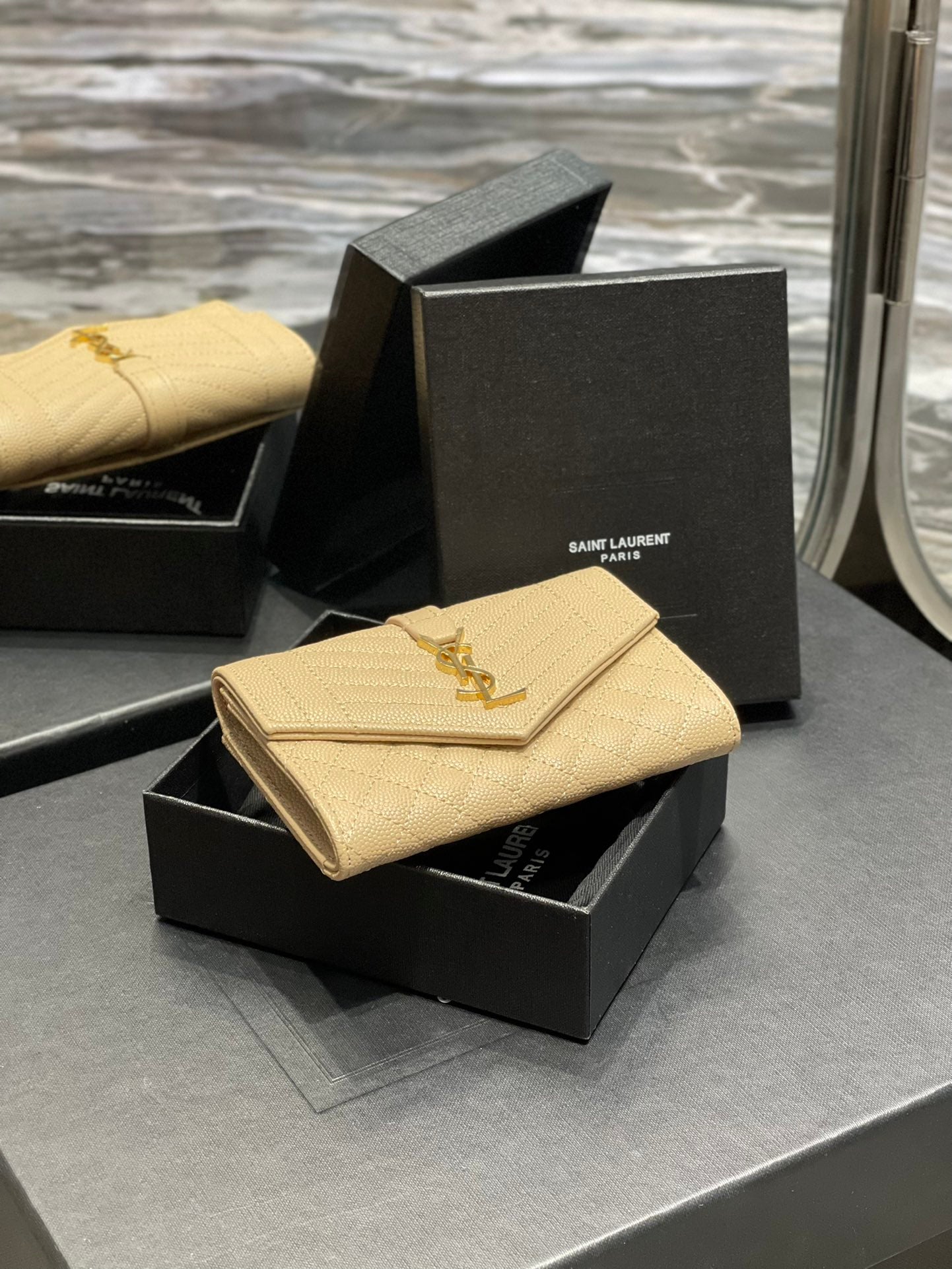 YSL 新品短夾_ 杏色金扣