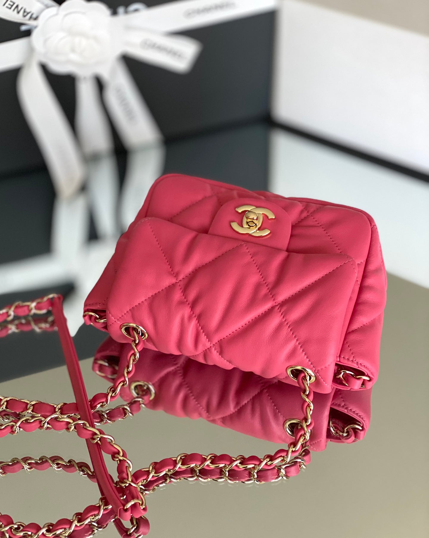 Chanel 度假系列柔軟小牛皮包-粉紅色