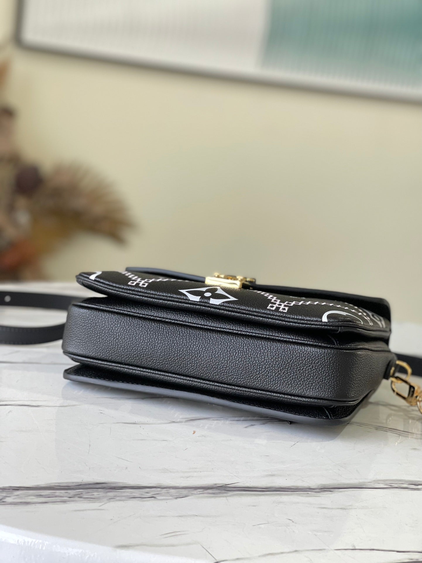 M46028 路L家-2022 春季系列 Pochette Métis 郵差包