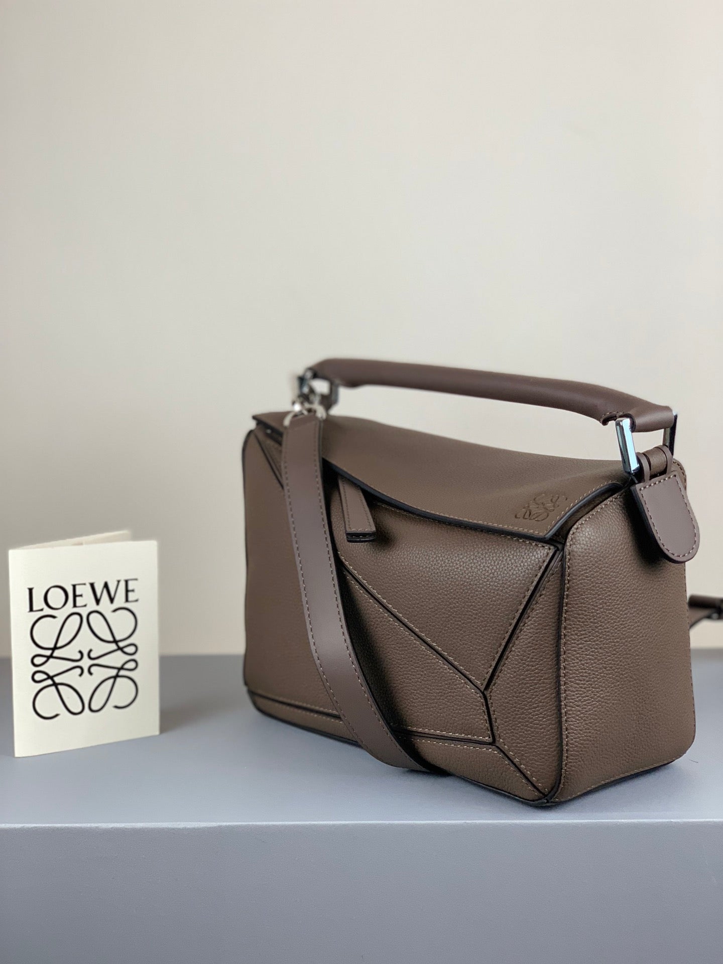 羅L威-puzzle bag 小牛皮 灰褐色 小號