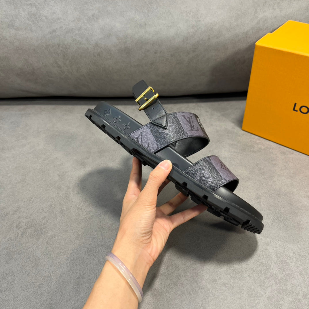 Lou-2022春夏新款 愛心圖涼鞋