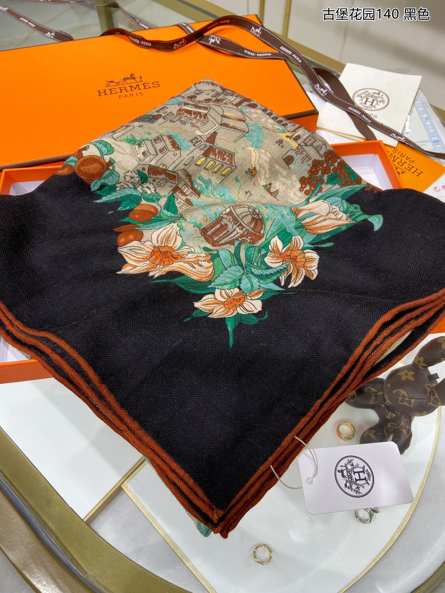 小愛款-古堡花園方形圍巾 140cm140cm 70%羊絨+30%真絲