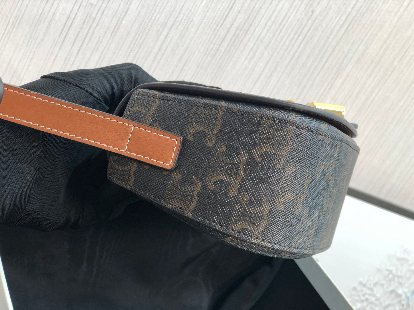 賽C家-大號 Tabou Clutch onStrap鎖頭飾腋下包