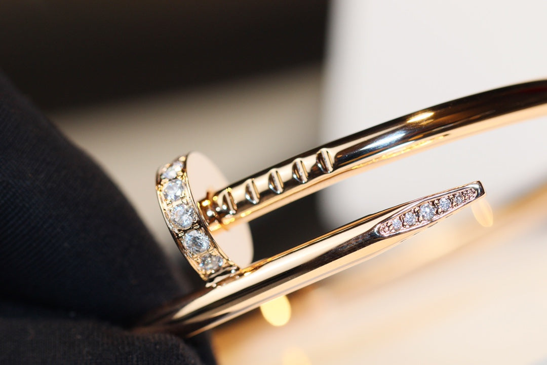 Cartier 釘子細版手鐲-半鑽