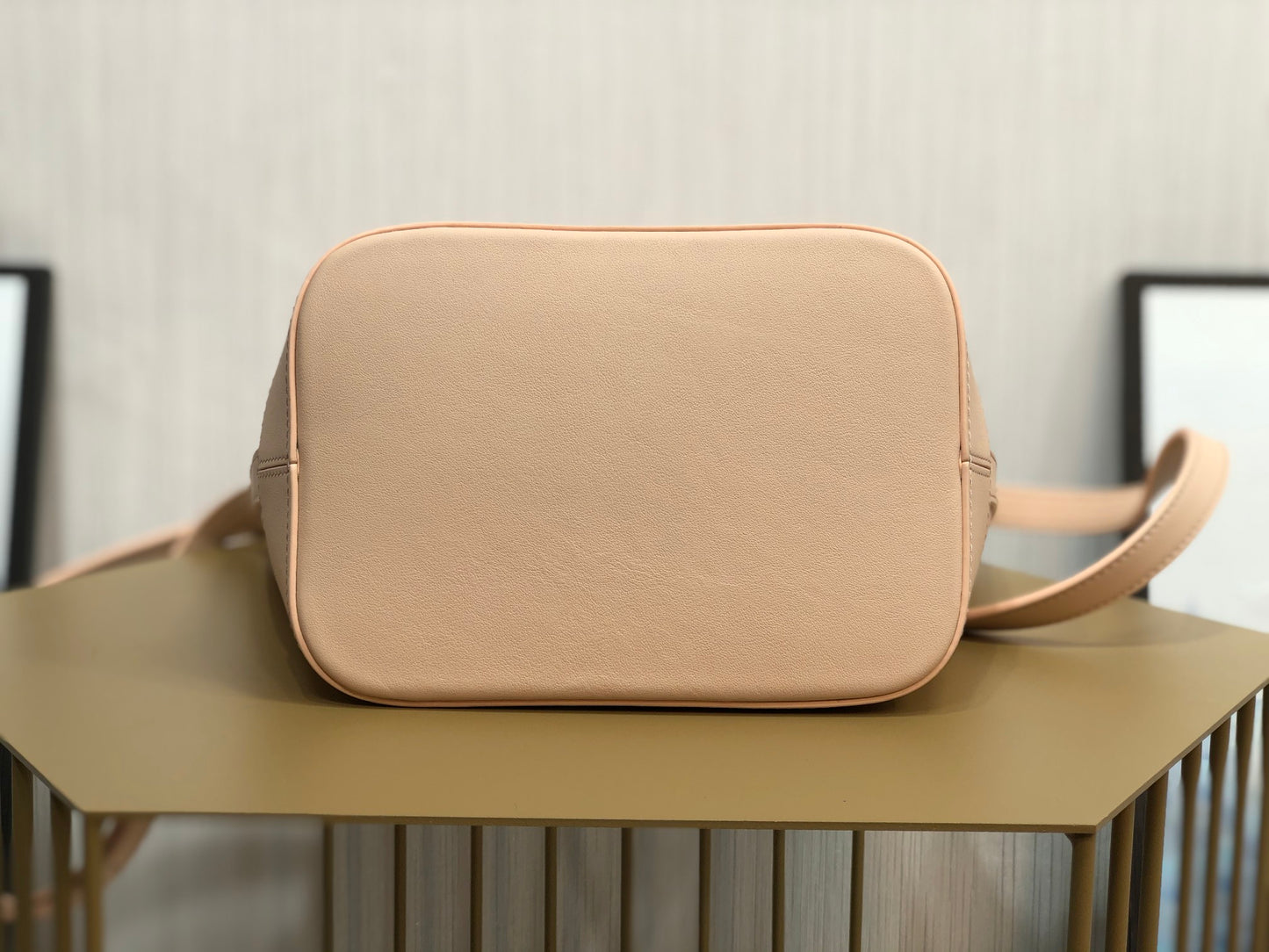 賽C家-2022s春夏新品 CUIR TRIOMPHE小號光滑牛皮水桶包