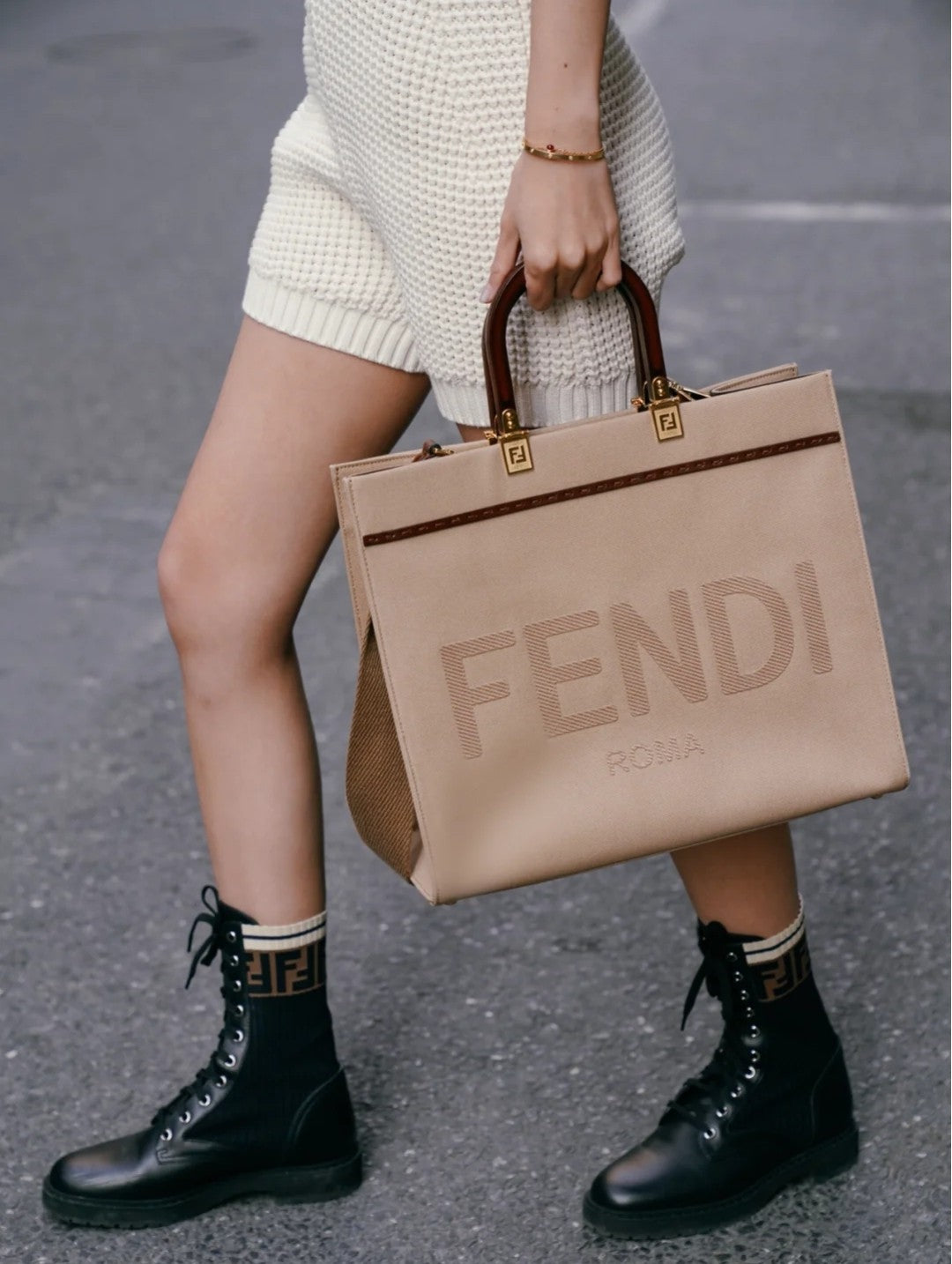 芬F家-Fendi Sunshine-中號駝色帆布手提袋