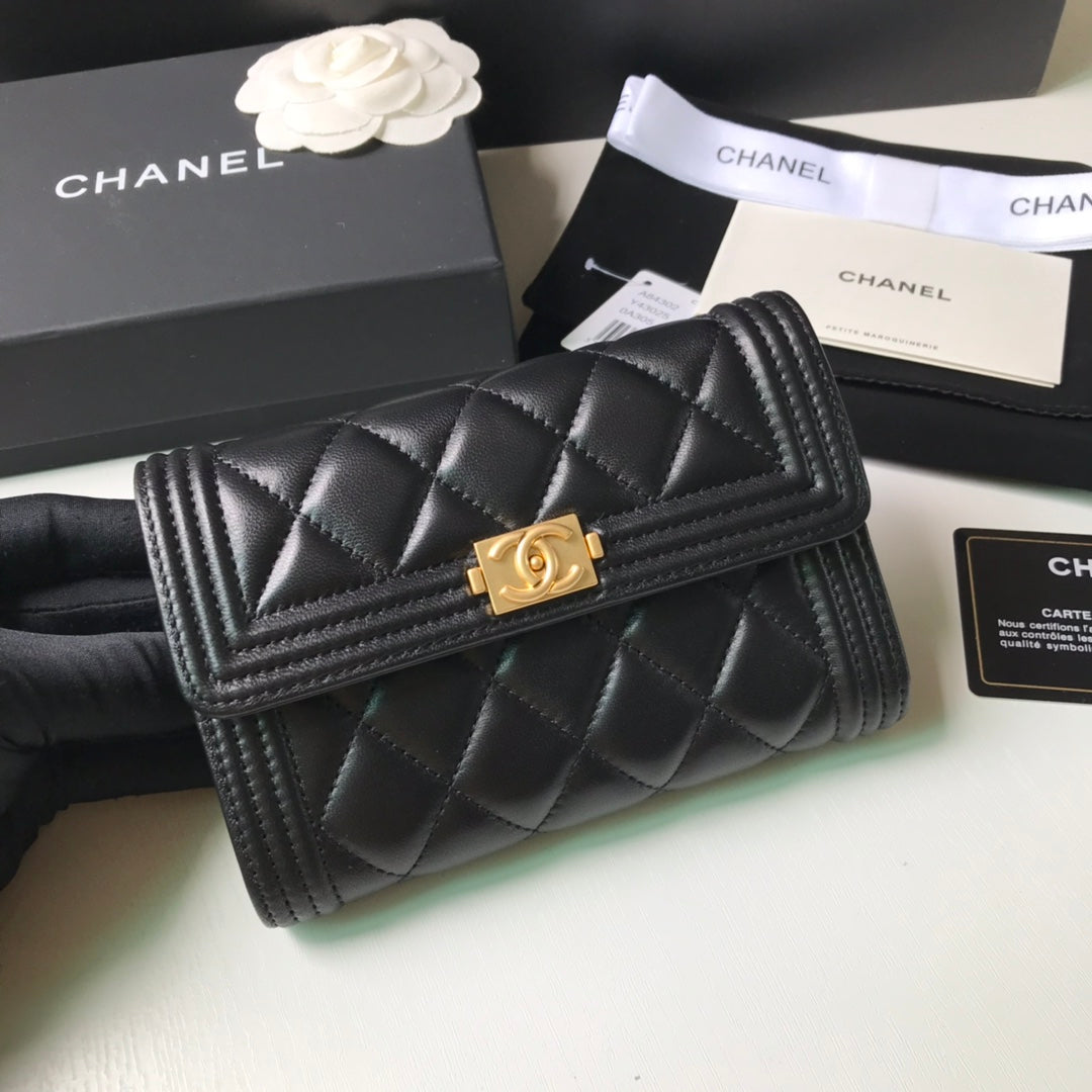 Chanel 三折中夾-黑色羊皮金扣