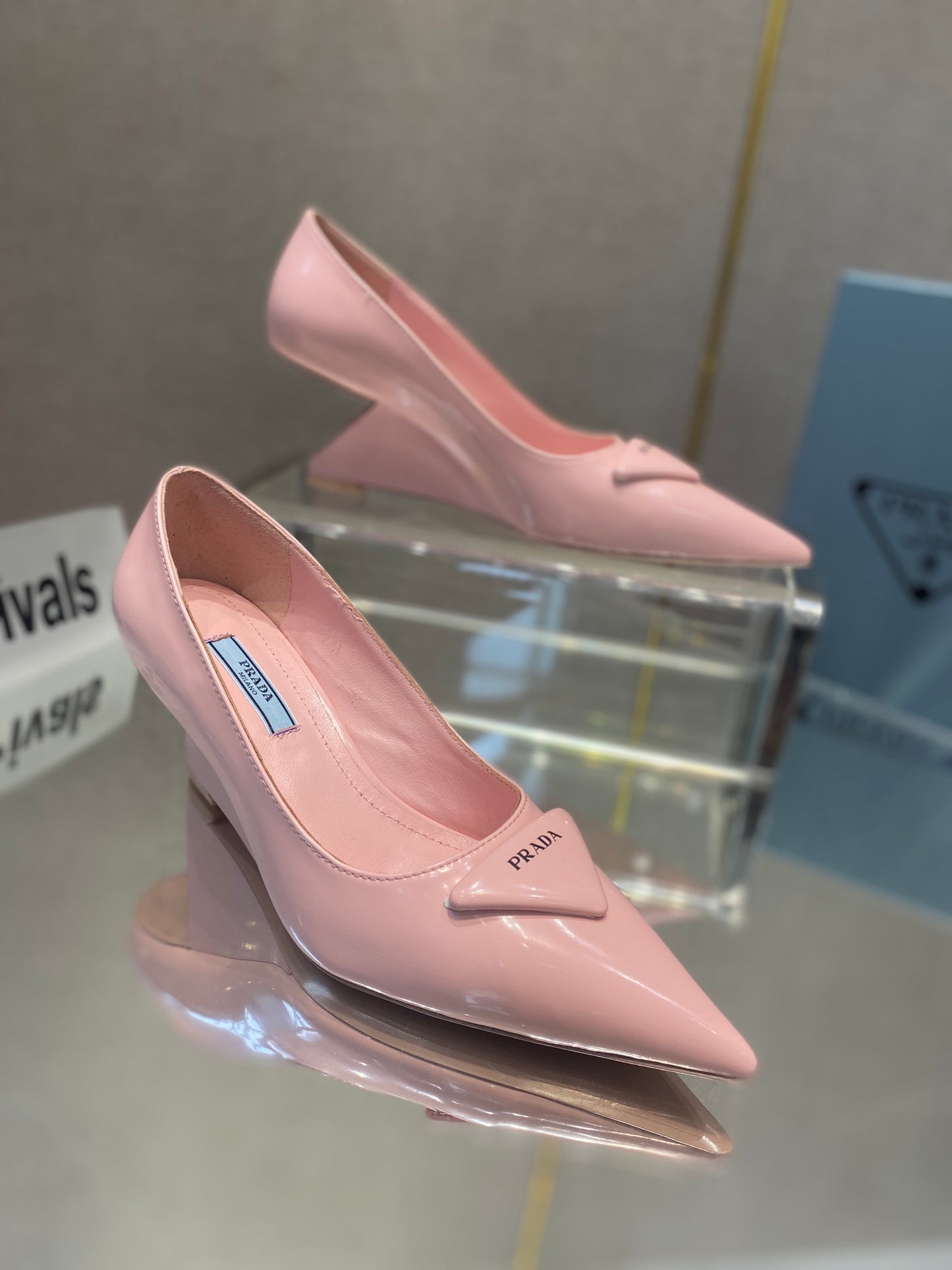 Prada鞋-Prada 漆皮低跟鞋（粉色）