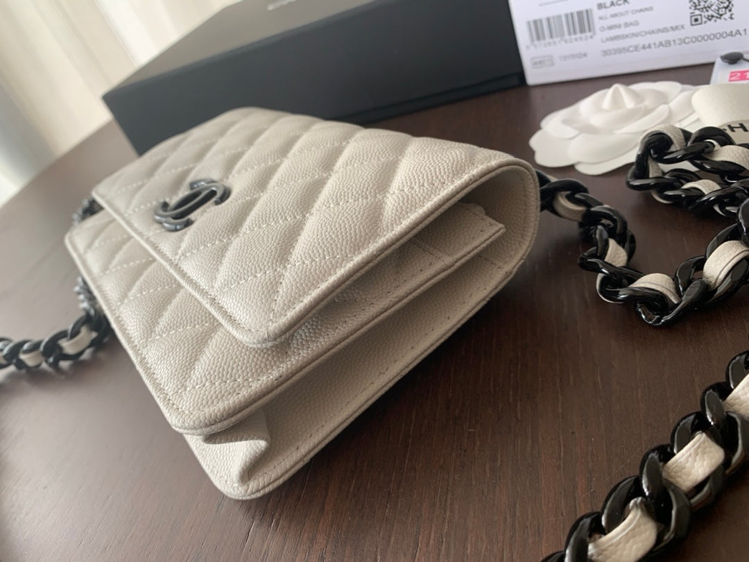 Chanel WOC-白色球紋牛皮-黑扣