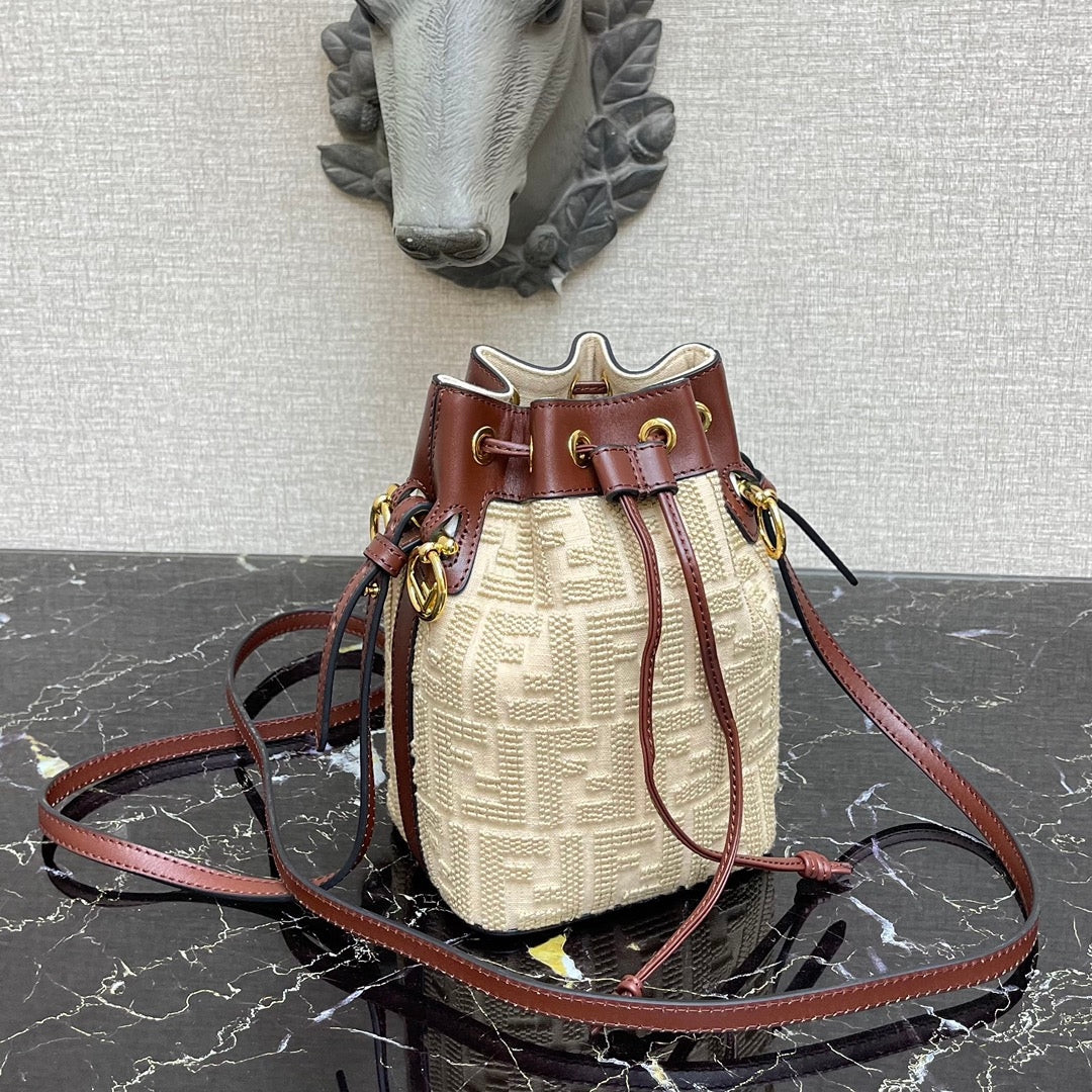 芬F家-Mon Tresor-迷你杏色刺繡帆布水桶包