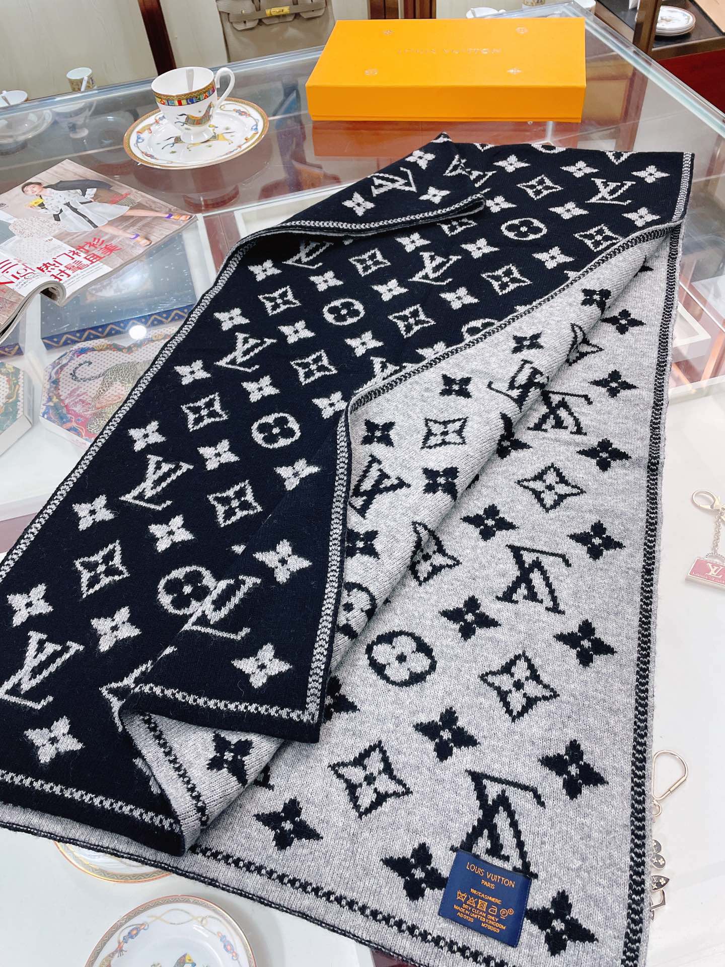 LV 羊絨針織圍巾