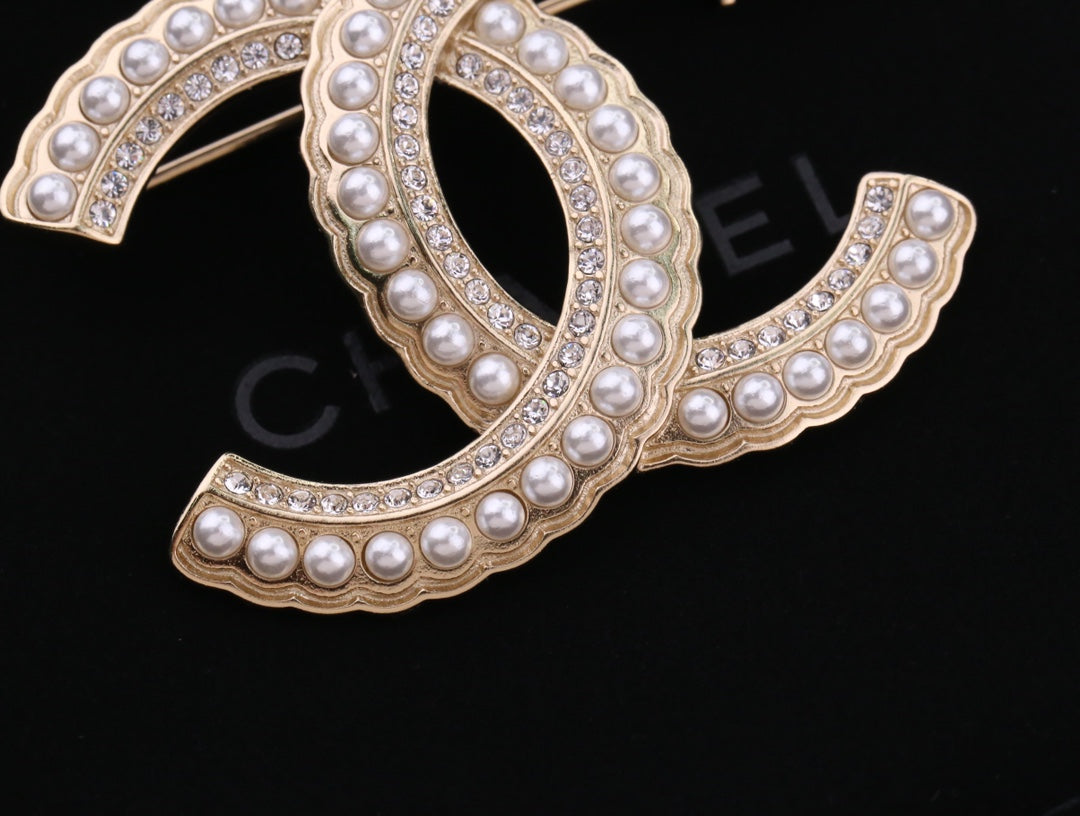 Chanel 胸針