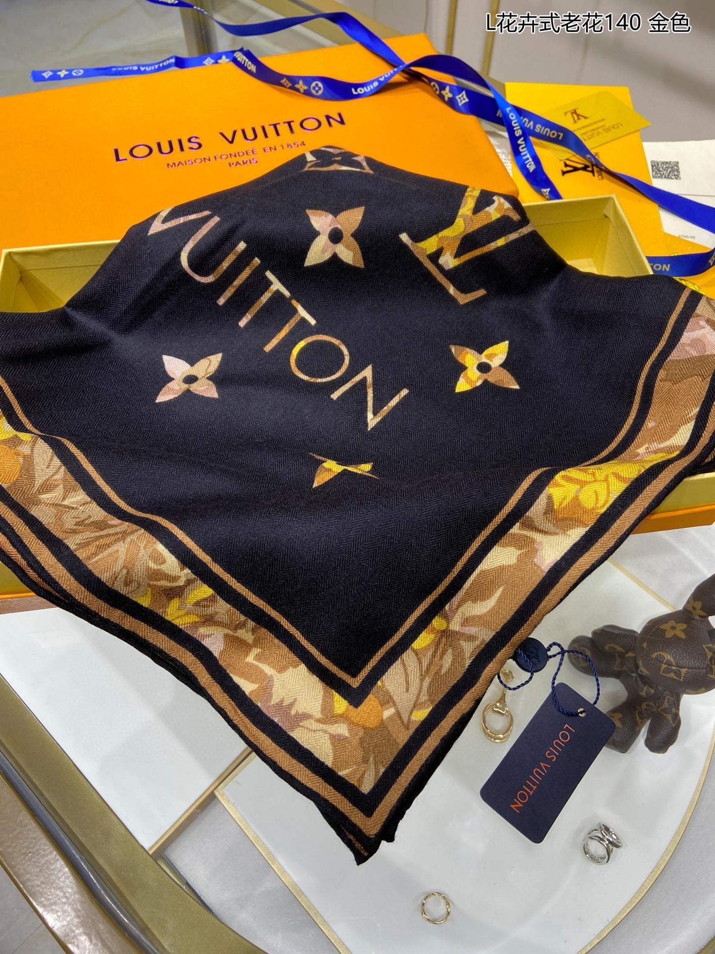 路L家-花卉式老花方形圍巾 140*140cm Croisillon 70%羊絨30%真絲