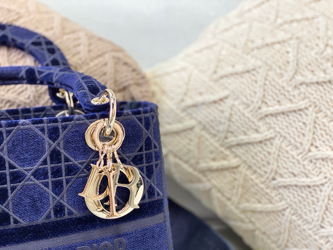 Dior Lady D-Lite黛妃包-天鵝絨刺繡藍色