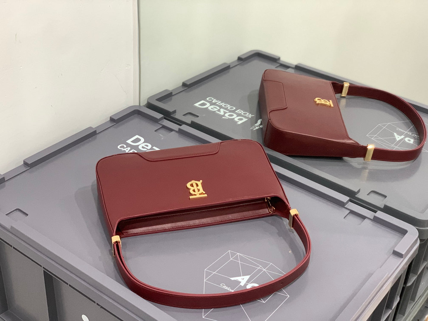 巴B家-新款 Tb shoulder bag 腋下斜挎包 酒紅色