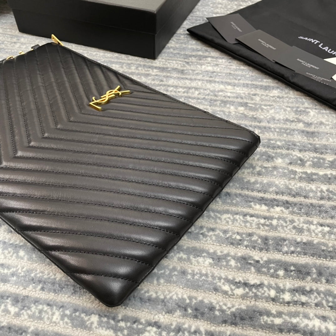 YSL MONOGRAM 大號手拿包-黑色小牛皮金扣-36cm