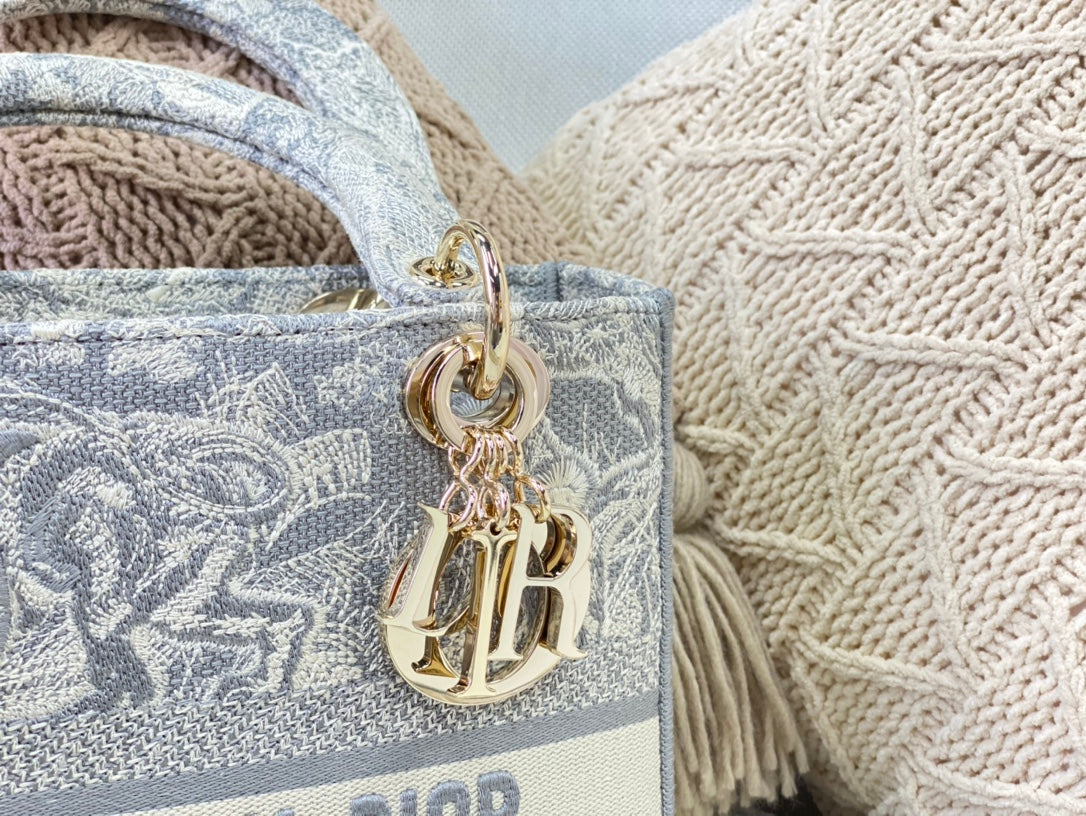 Dior Lady D-Lite黛妃包-帆布刺繡-淺灰老虎