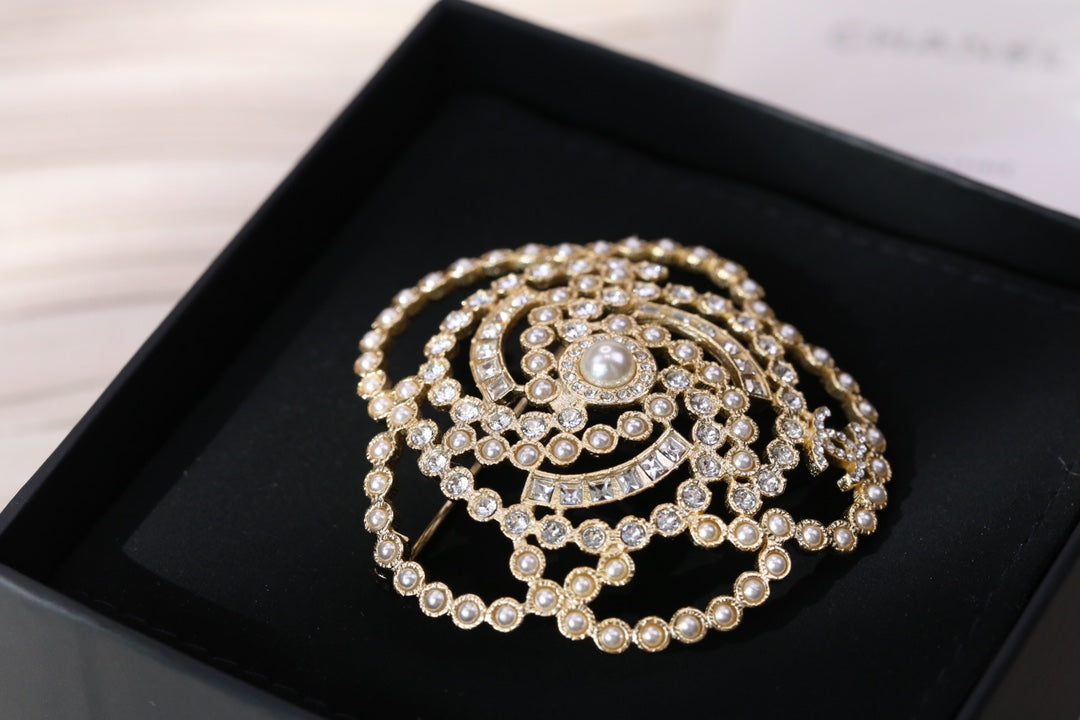 Chanel 胸針