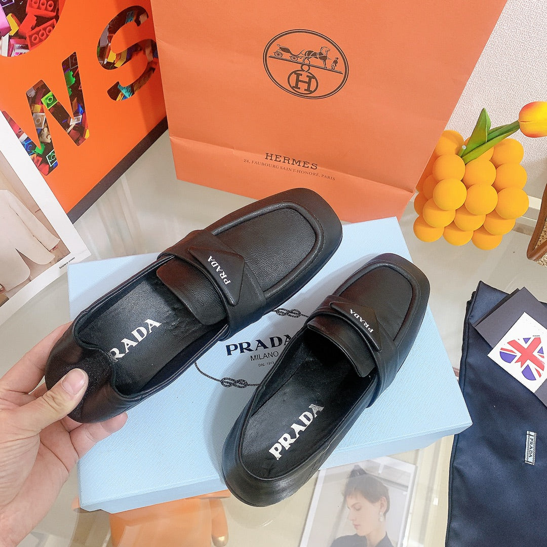 Prada 鞋-Prada 舒服軟皮 樂福鞋（黑）