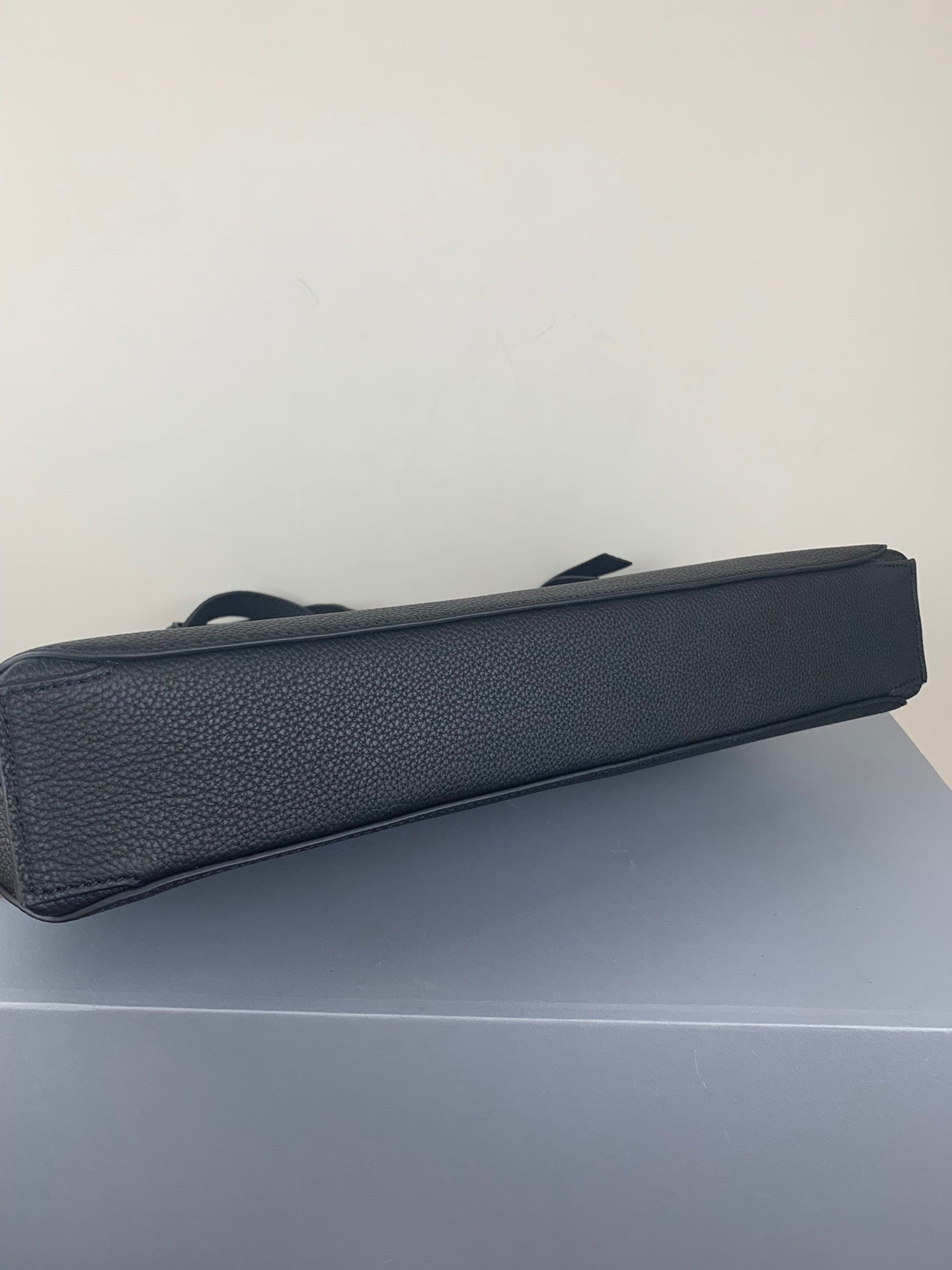 羅L威-Goya Simple Briefcase