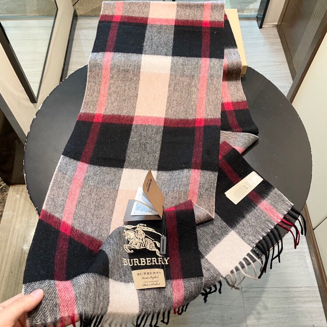 Burberry 羊絨圍巾