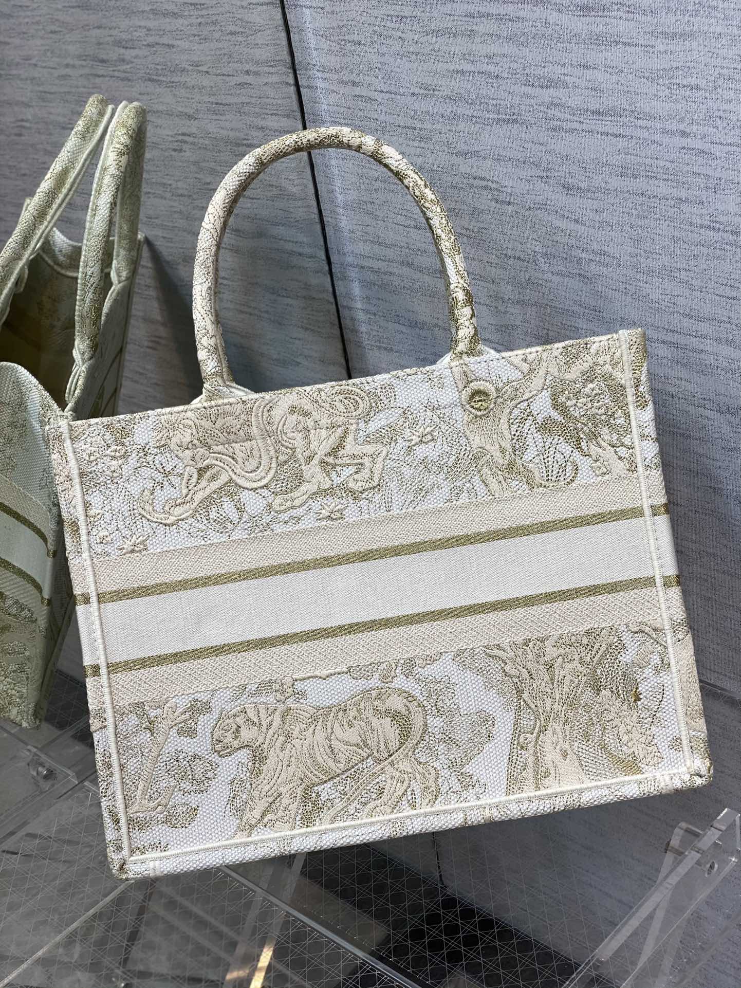 Dior Book Tote-小號36.5cm-金色老虎 聖誕限定