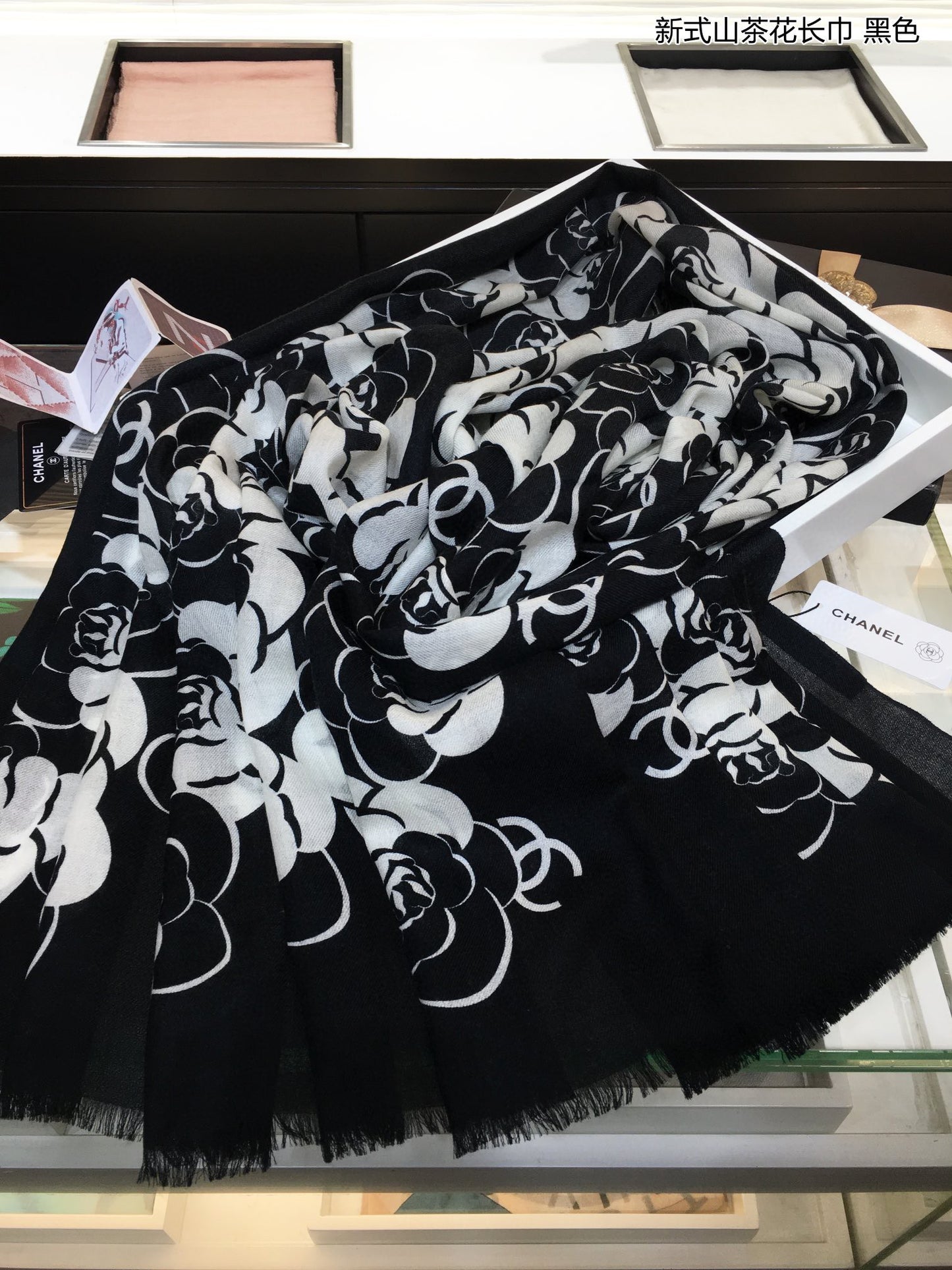 小香家-新式山茶花圍巾 110*200cm 100%頂級羊絨 黑色